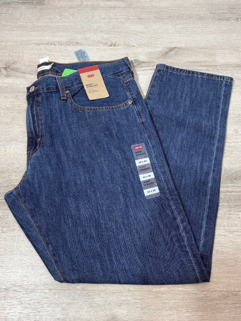NWT Levi’s Middy Straight Jeans Size 33 x 30